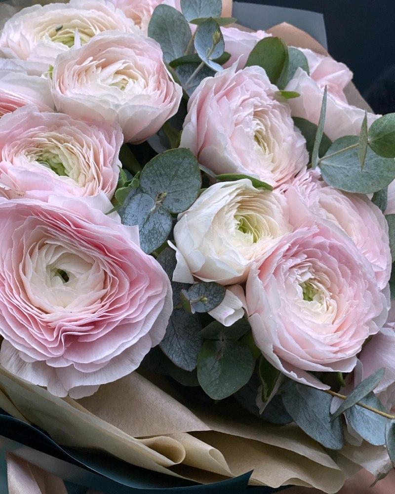 Bouquet of ranunculus "Jade"