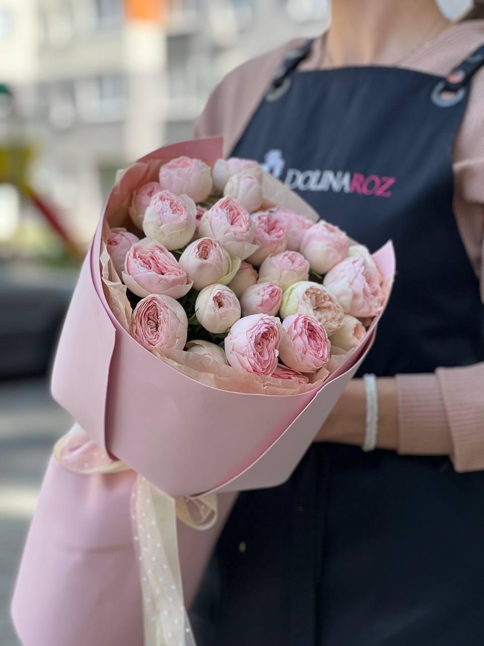 Bouquet of roses "Buzantia"