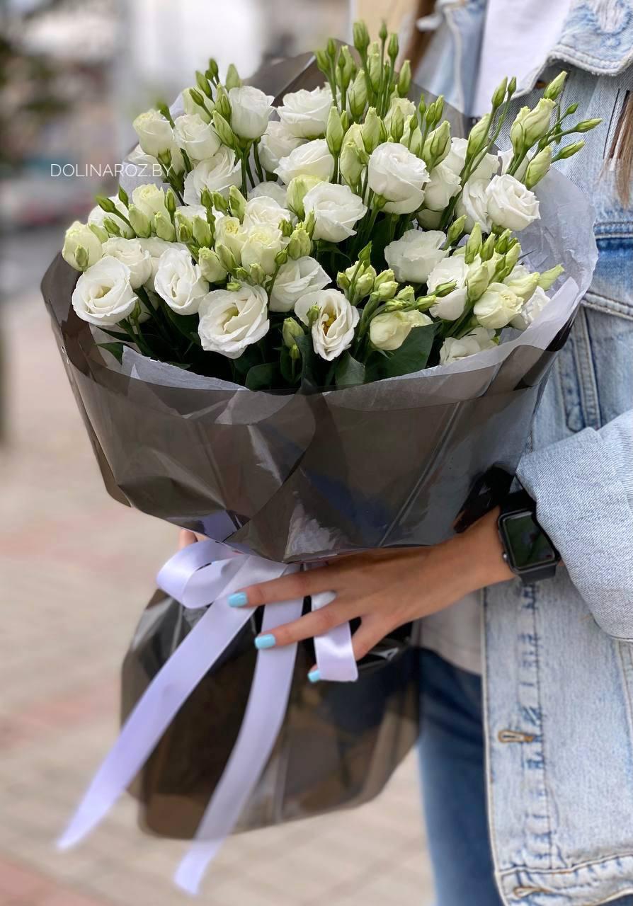 Bouquet of eustoma "Black and white"