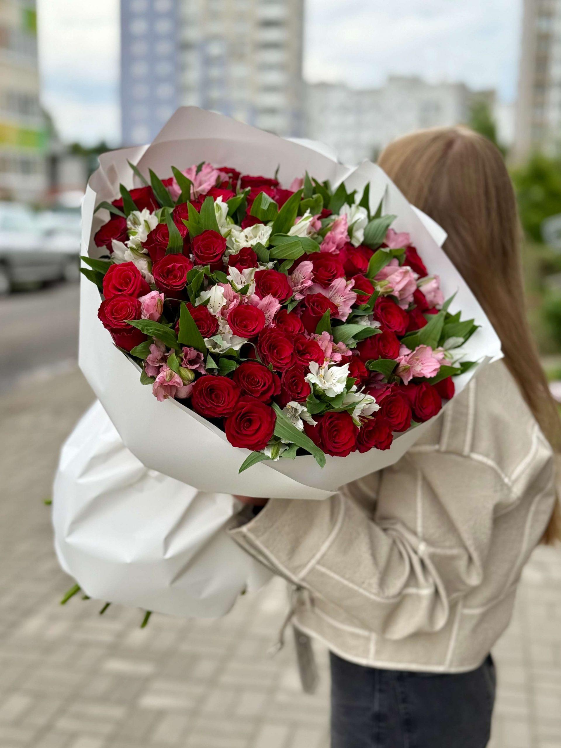 Composite bouquet "Scarlet Sails"