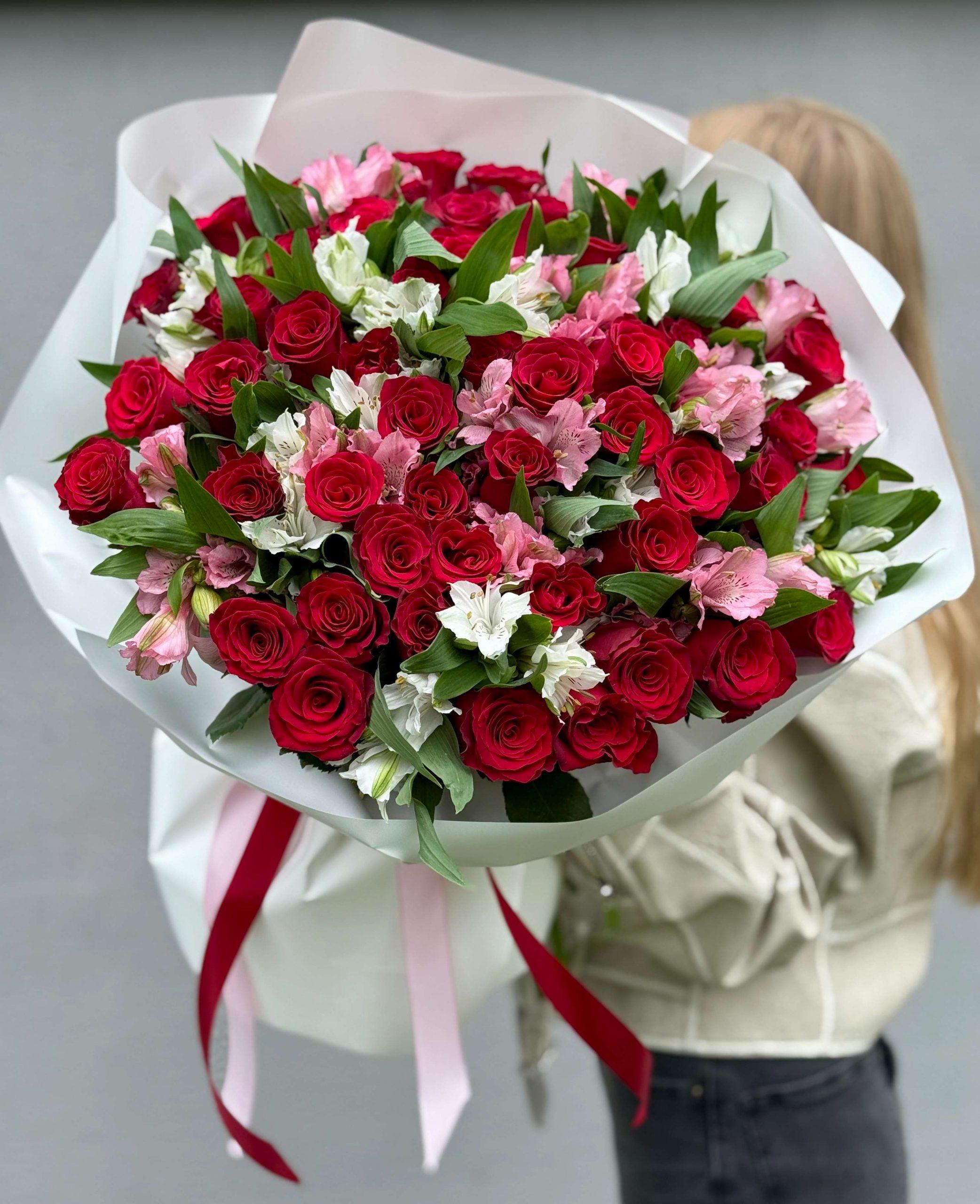 Composite bouquet "Scarlet Sails"