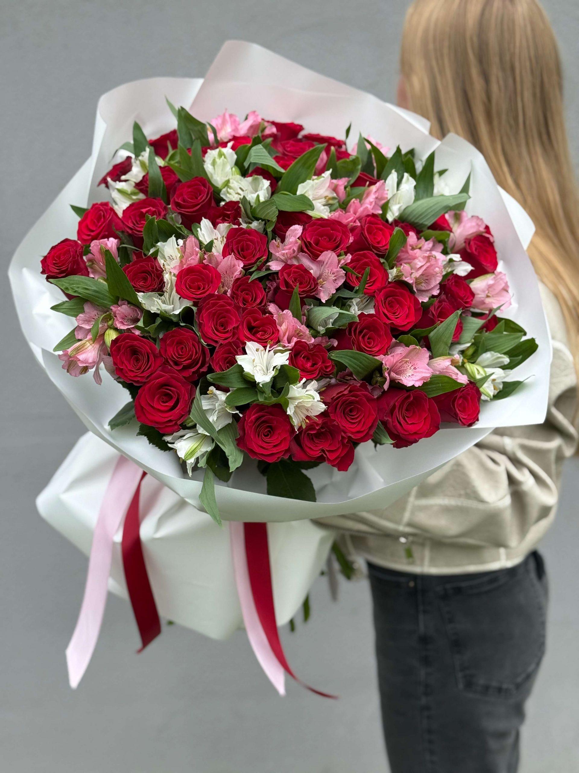 Composite bouquet "Scarlet Sails"
