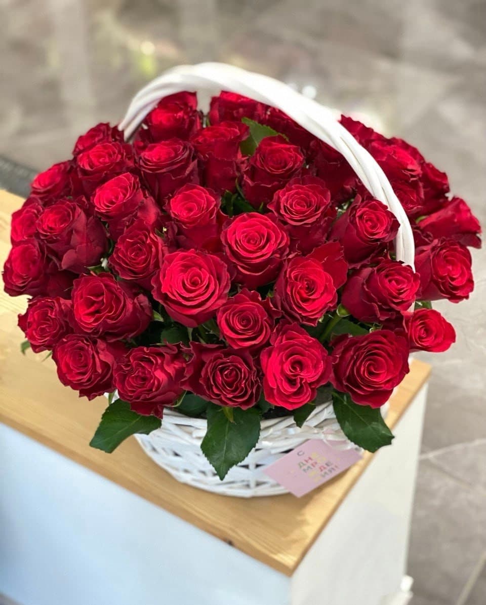 Корзина роз "51 красная роза"