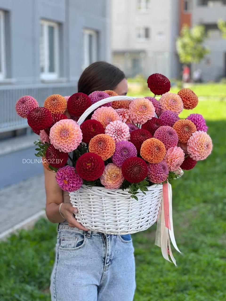 Корзина с георгинами "Для любимой"