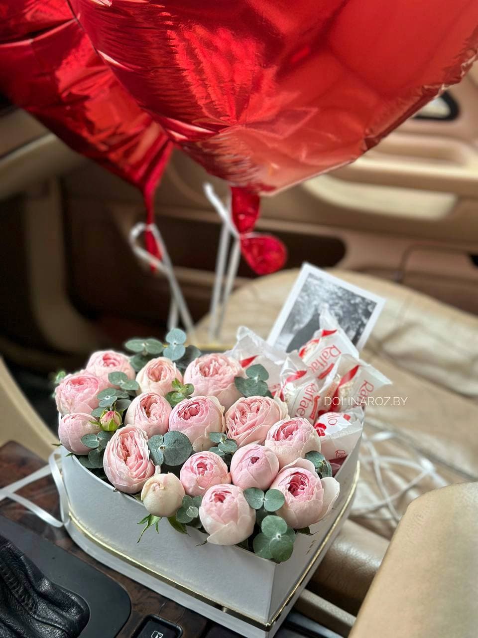 Flowers and chocolates in a box "Heart of Mansfield"