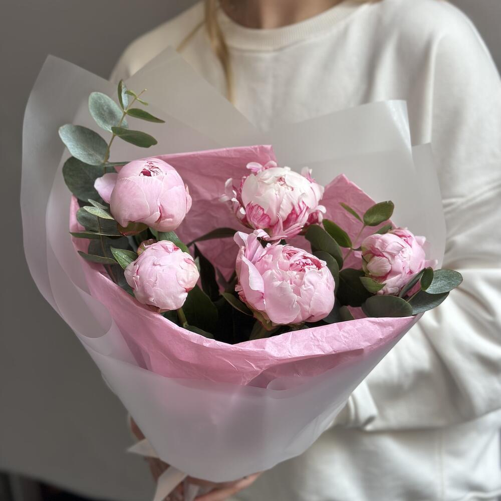 Bouquet of peonies "5 Sarah Bernhardt with eucalyptus"