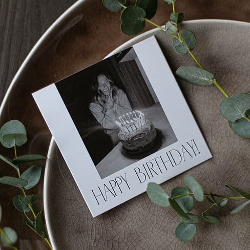 Вкладыш "Happy birthday! Девушка с тортом"