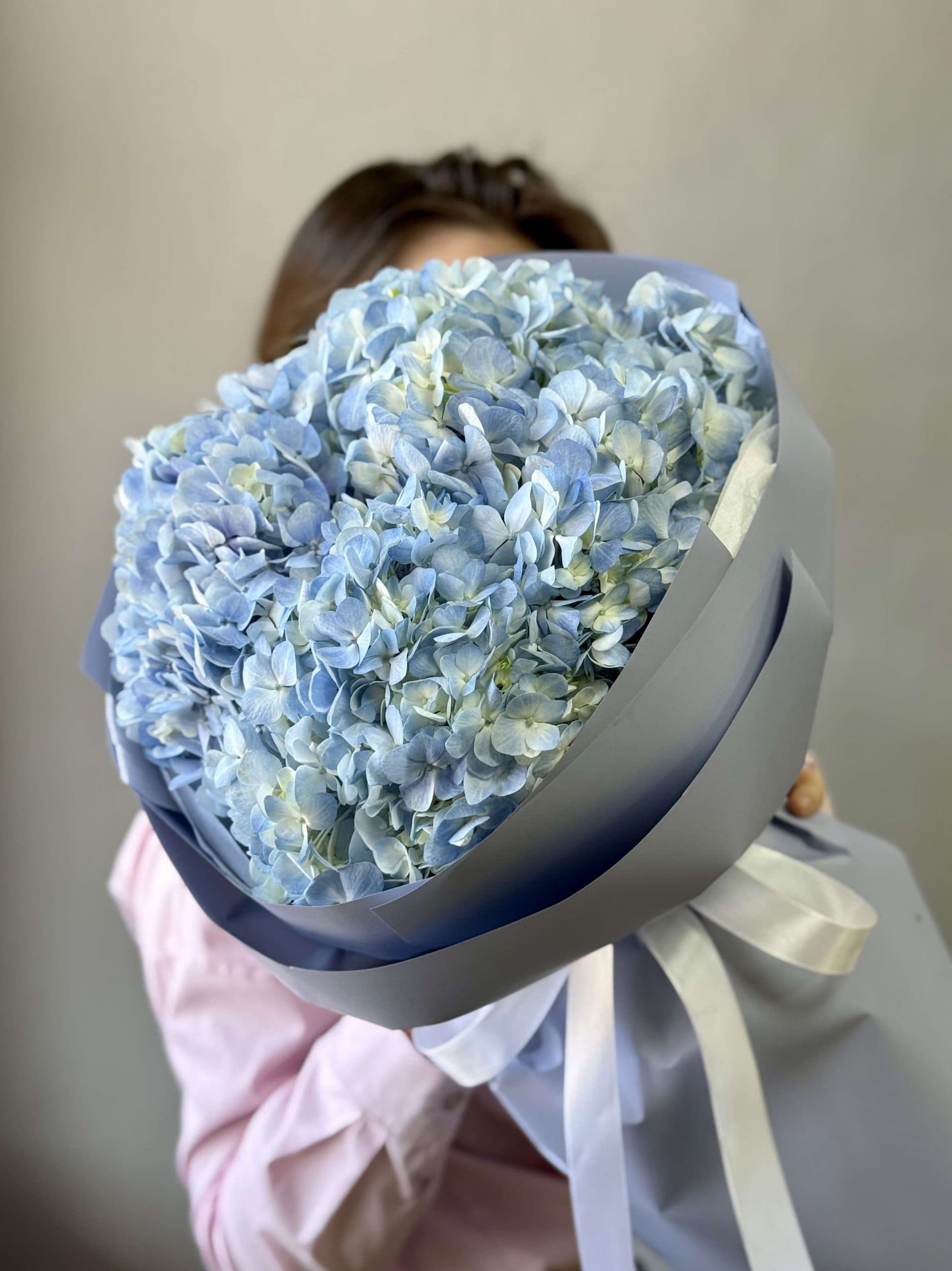 Букет гортензий "3 голубых Колумбия"