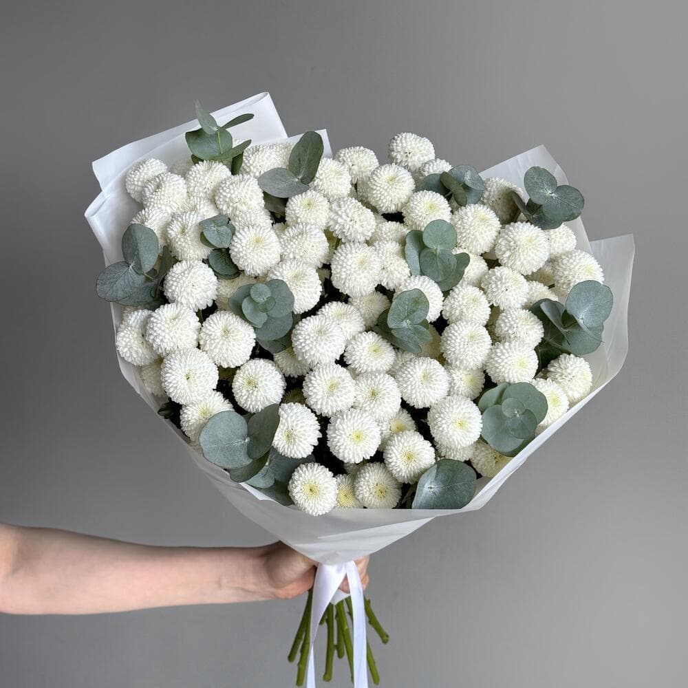 Букет хризантем "11 Ньютон с эвкалиптом"