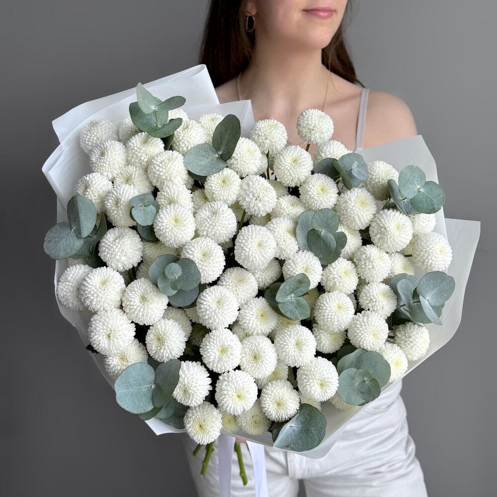 Букет хризантем "11 Ньютон с эвкалиптом"