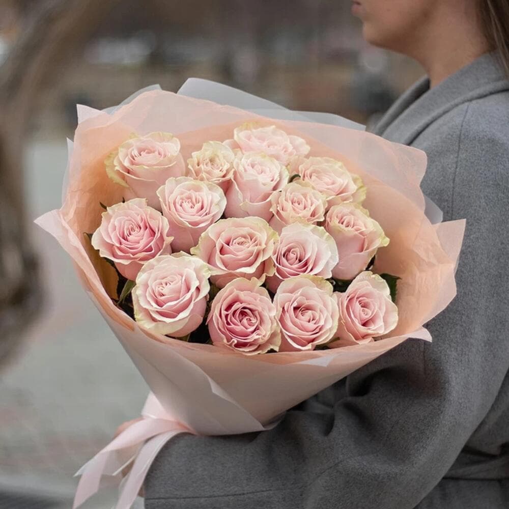 Букет роз "Пинк Мондиаль 15 с оформлением"