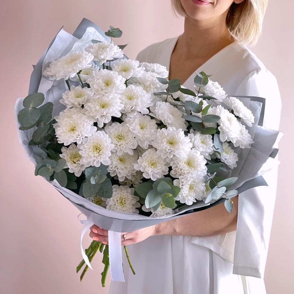 Букет хризантем "9 Алтай с эвкалиптом"