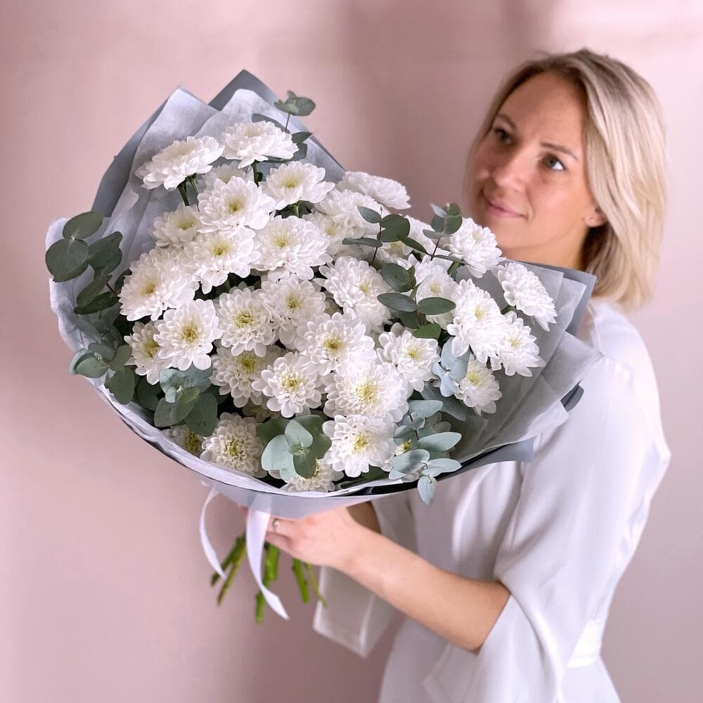 Букет хризантем "9 Алтай с эвкалиптом"