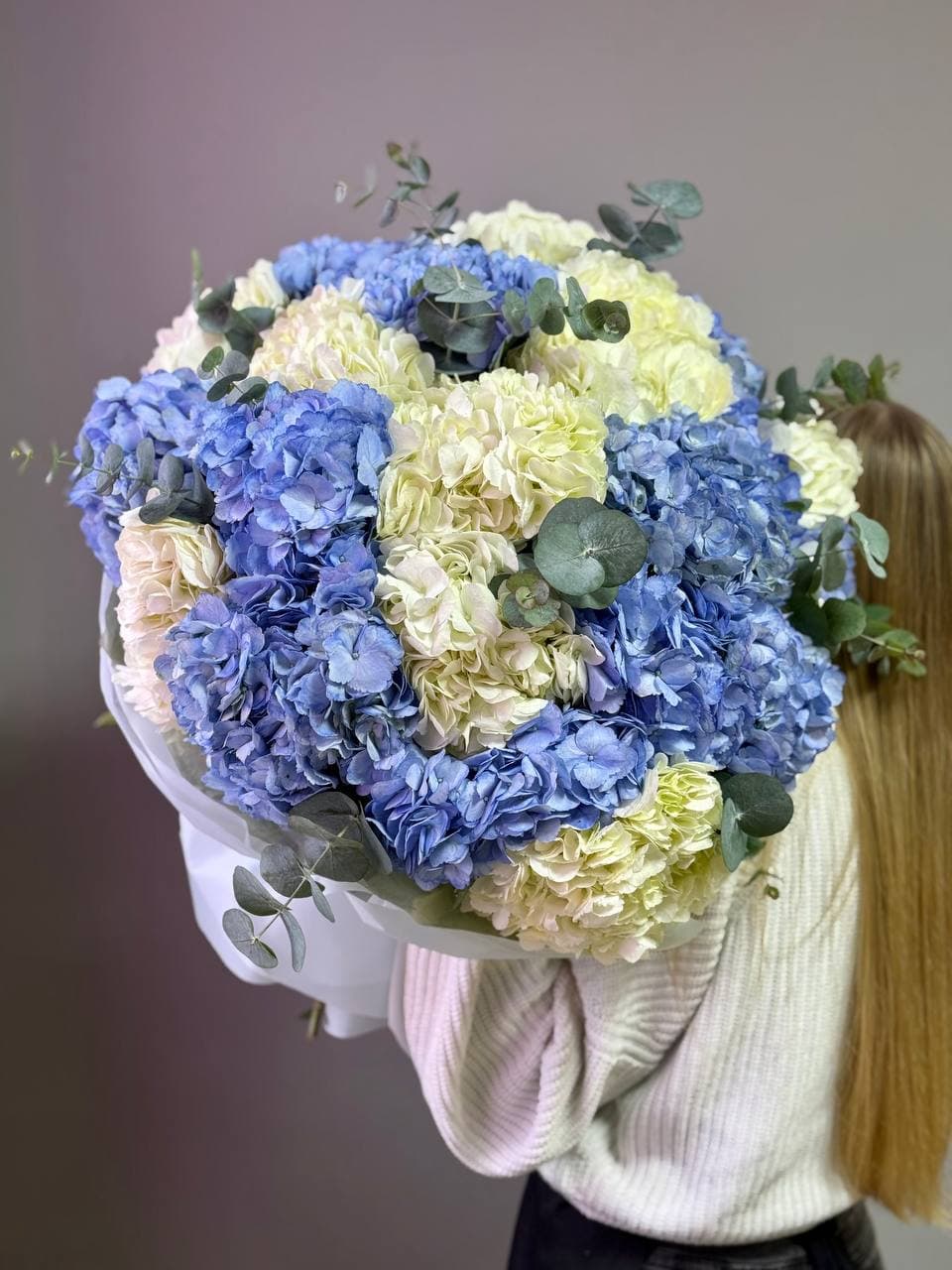 Букет гортензий "Бело-голубые 21"