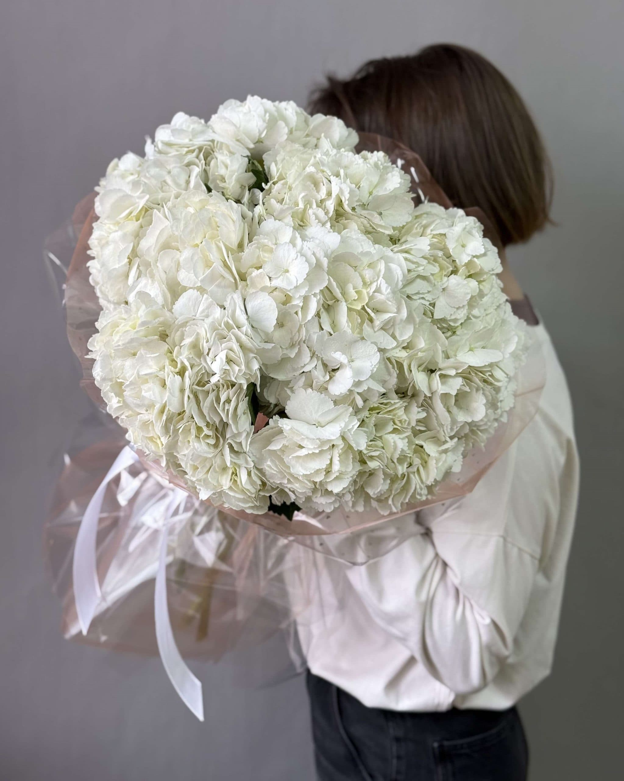 Букет гортензий "9 белых Колумбия"