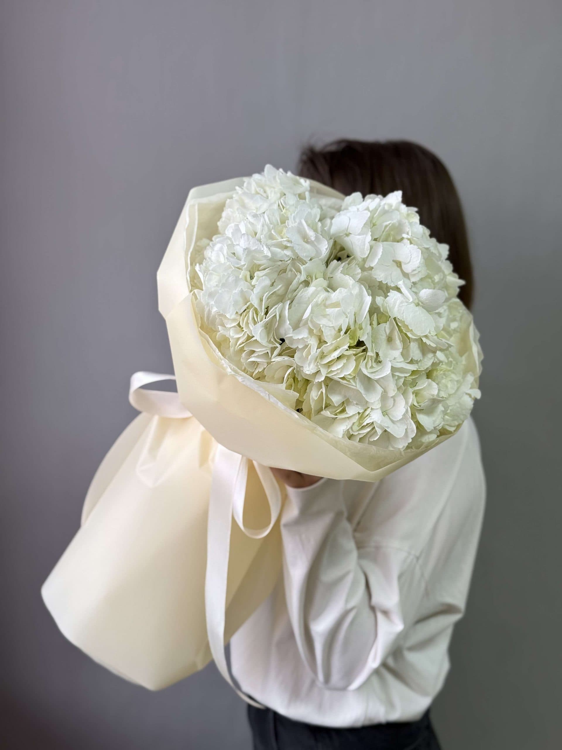 Букет гортензий "3 белых Колумбия"