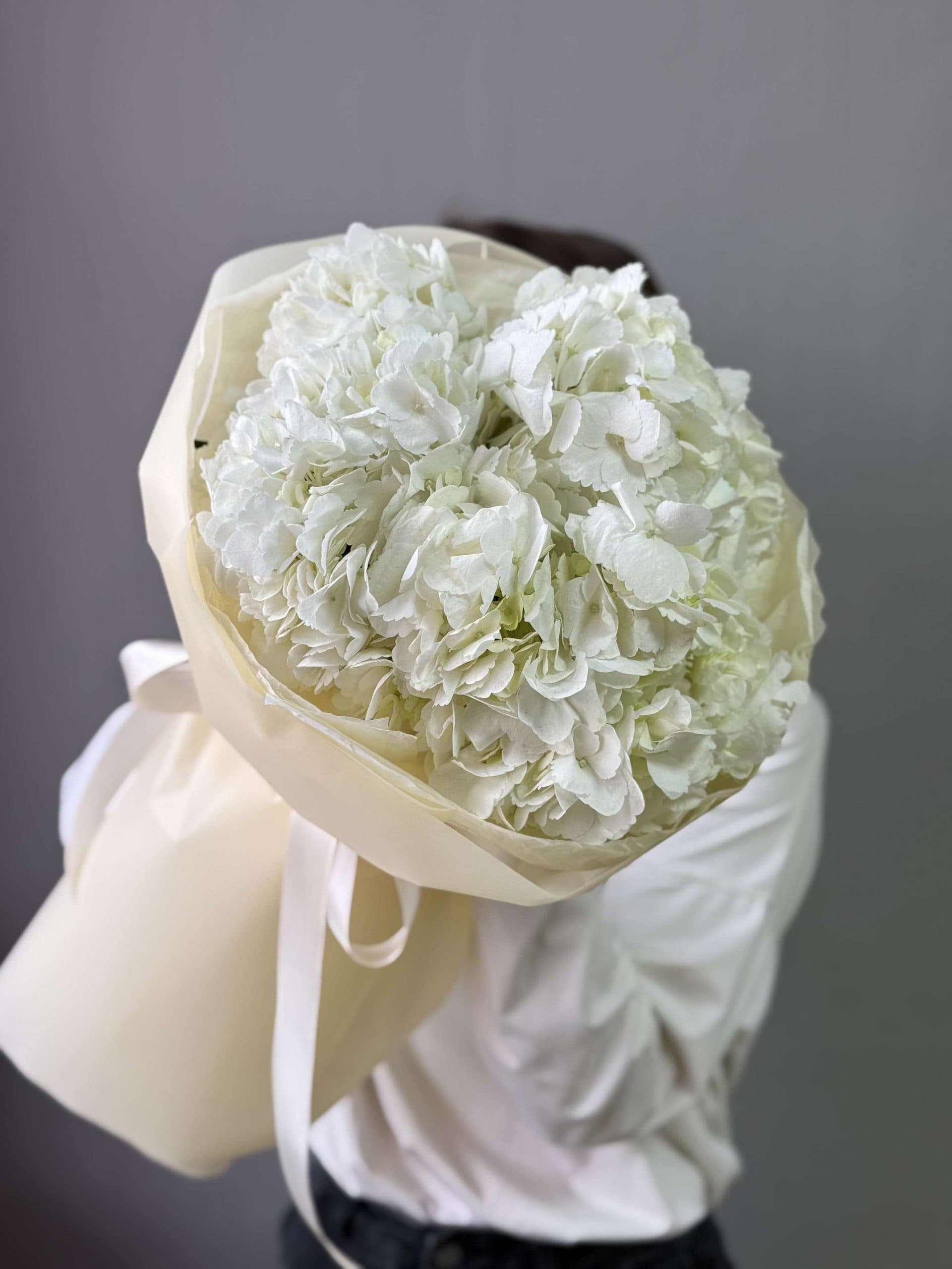 Букет гортензий "3 белых Колумбия"