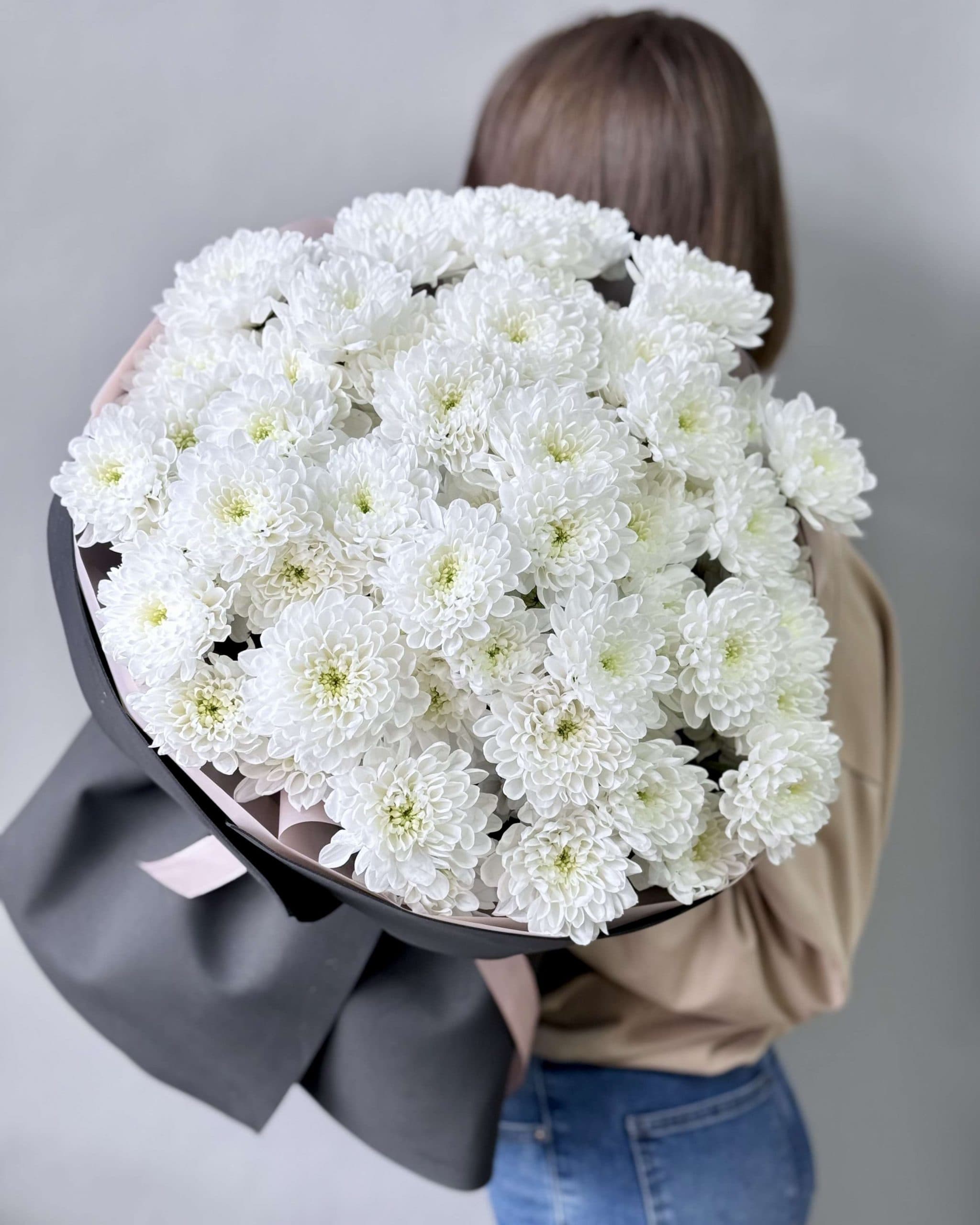 Букет хризантем "11 Алтай в черном"