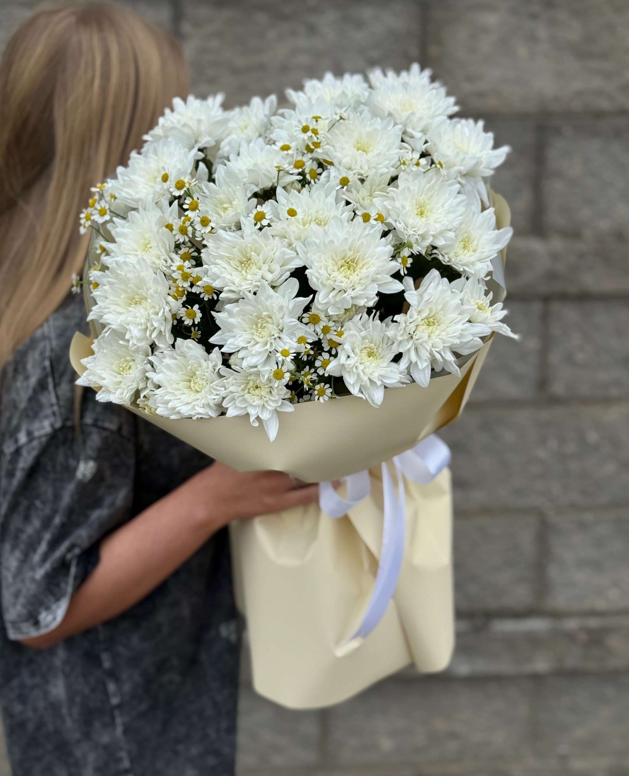 Bouquet of chrysanthemums "Freya"