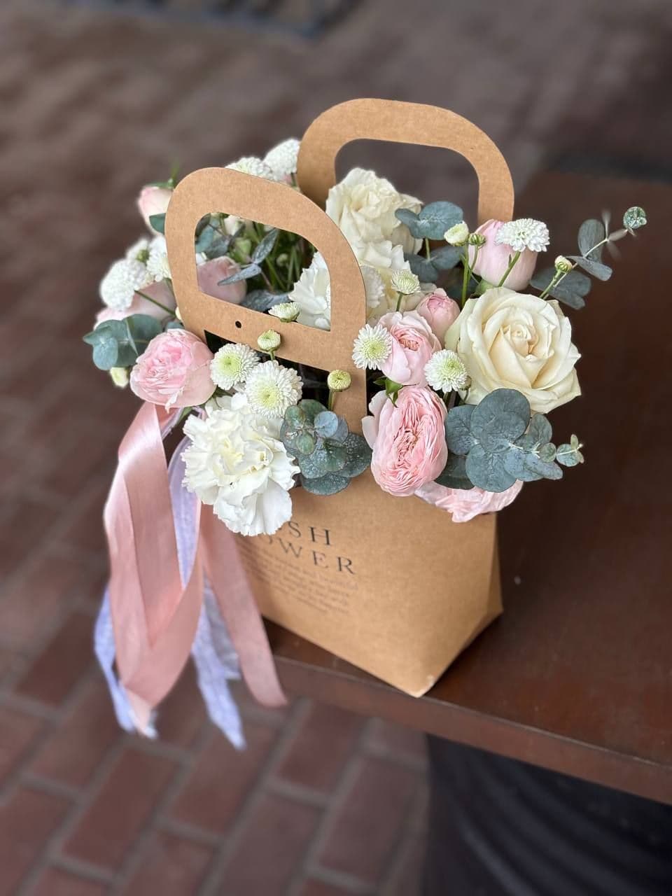 Flower arrangement "Handbag No. 1"