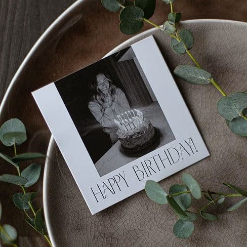 Вкладыш "Happy birthday! Девушка с тортом"