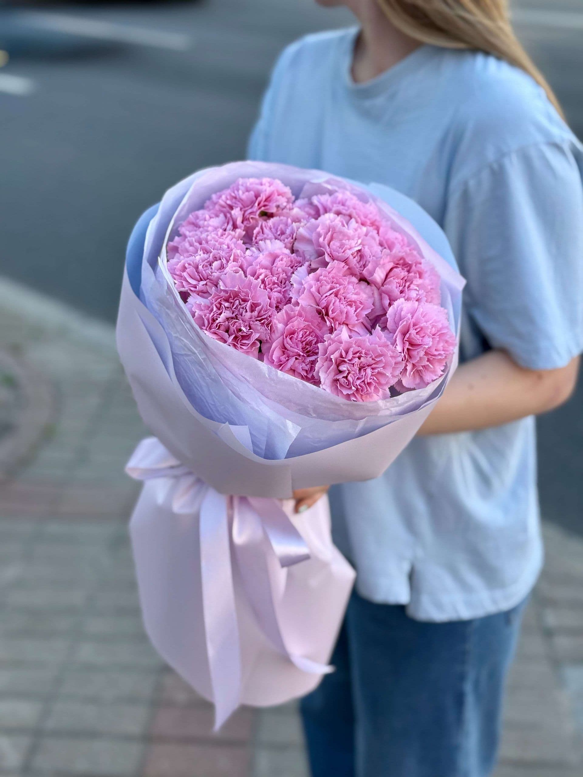 15 сиреневых гвоздик "Бульвар"