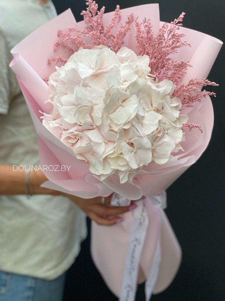 Bouquet of hydrangea "Karina"
