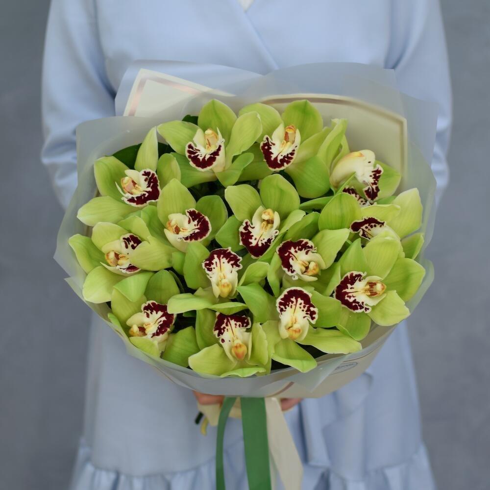 Букет орхидей "Свежая зелень"