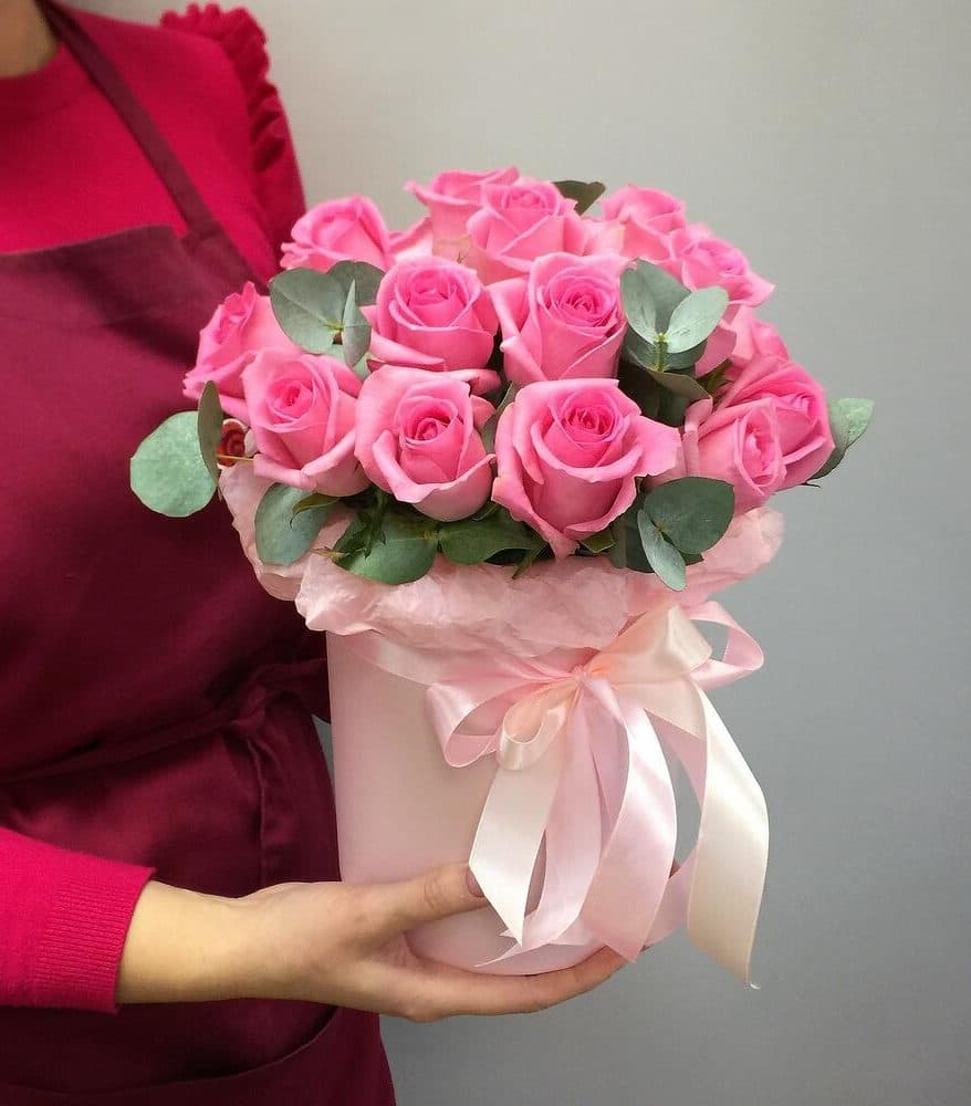 Розы в коробке «Ревайвл»