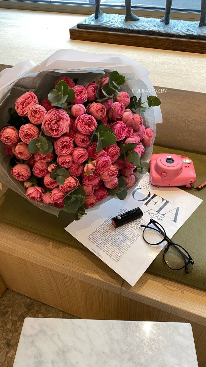 Букет кустовых роз "Малиновый сон"