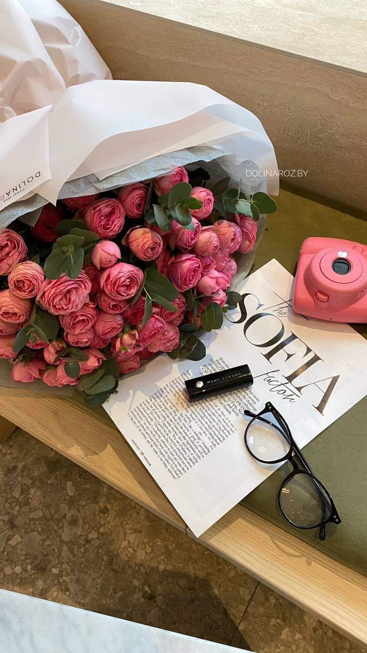 Букет кустовых роз "Малиновый сон"