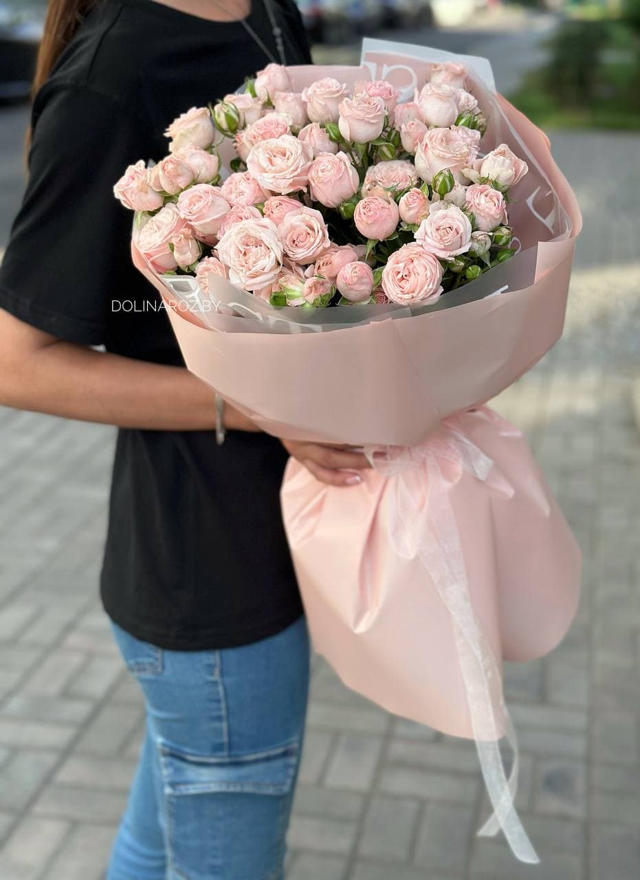 11 кустовых пионовидных роз Бомбастик "Розовая вуаль"