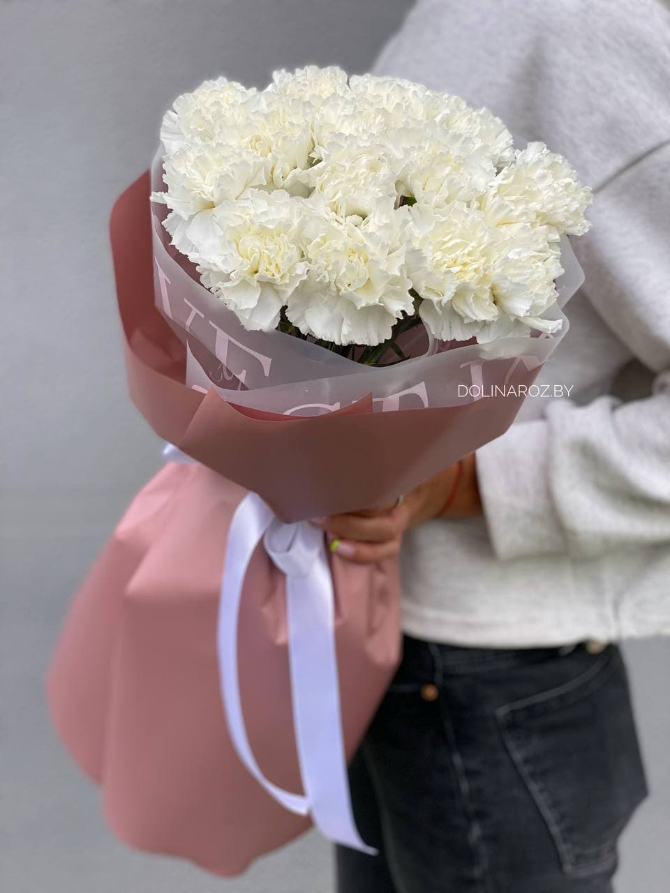 15 white carnations "Unexpected"