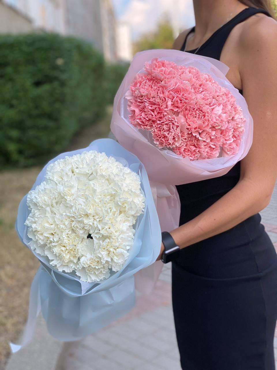 Bouquet of carnations "Morning"
