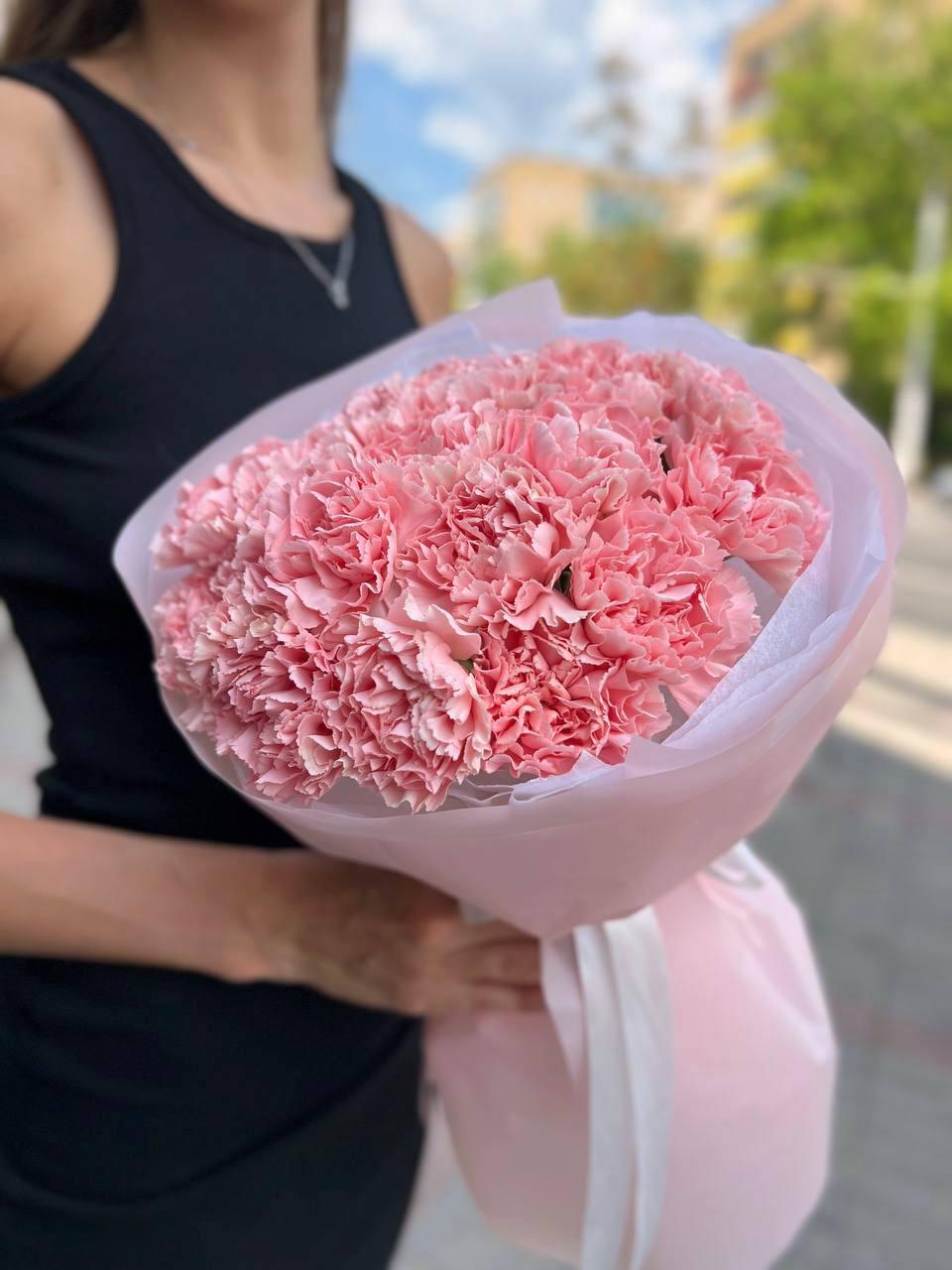Bouquet of carnations "Timid tenderness"