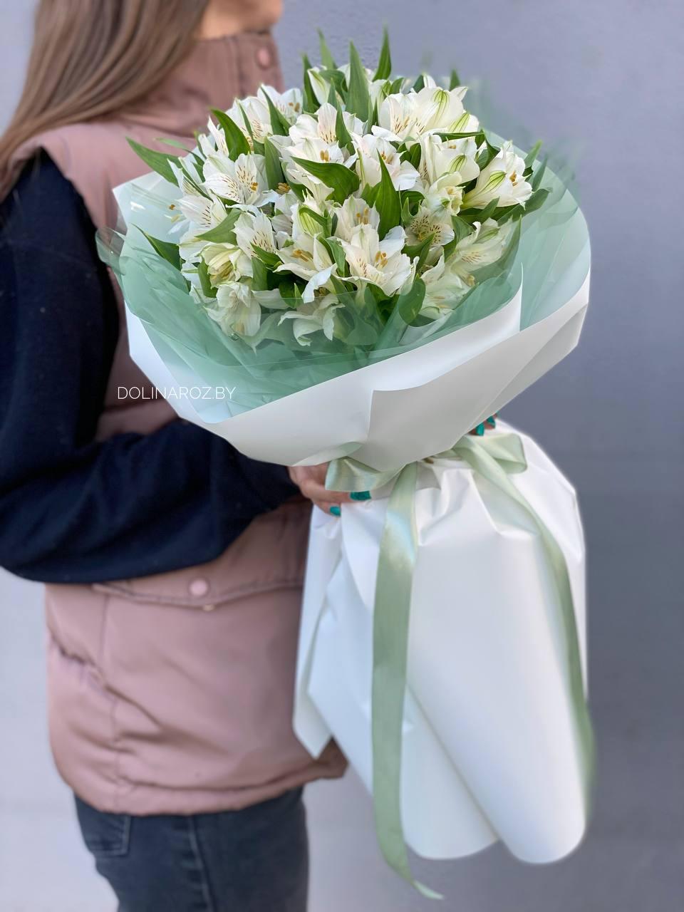 Bouquet of alstroemerias "Greens"