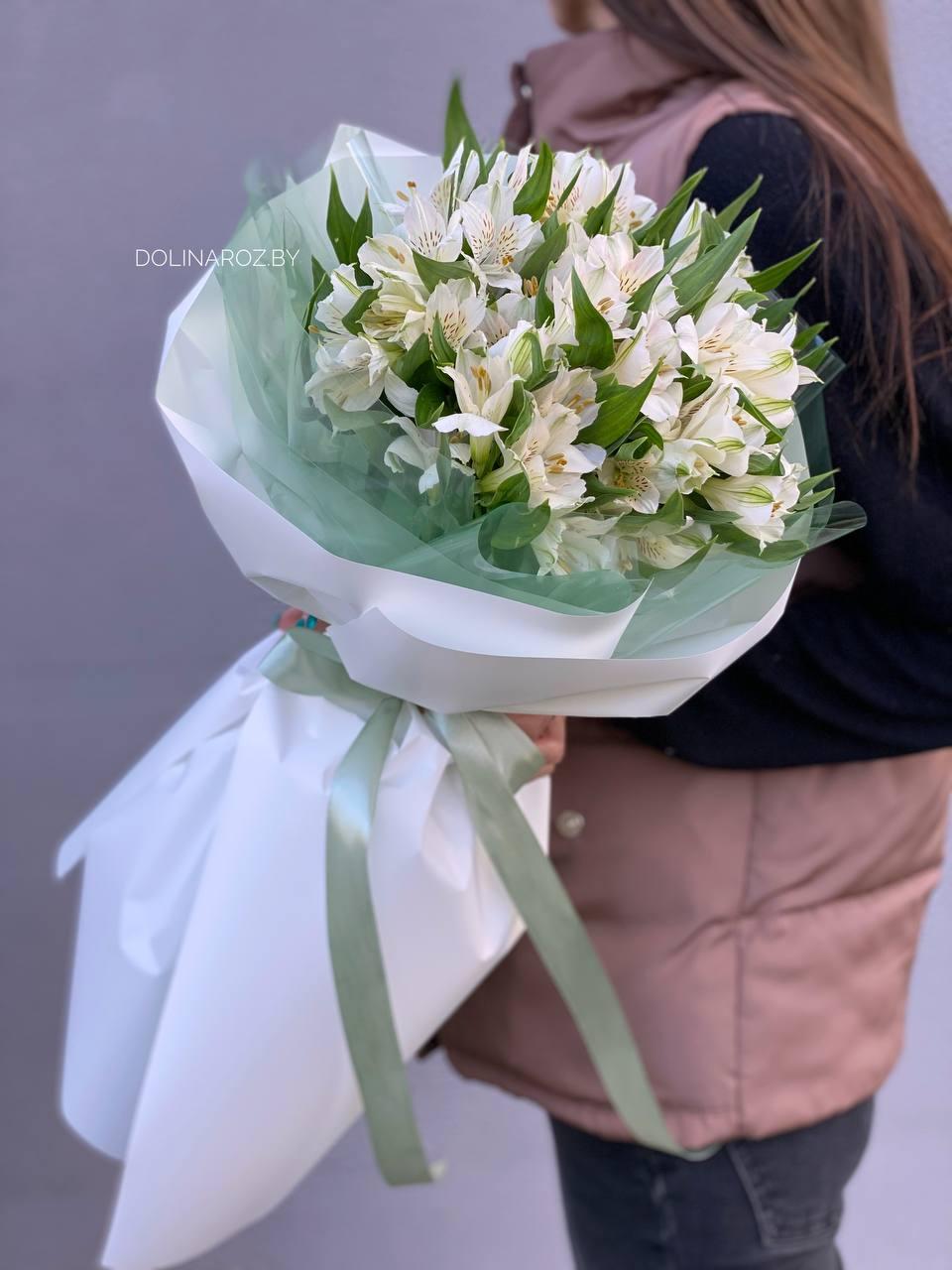 Bouquet of alstroemerias "Greens"