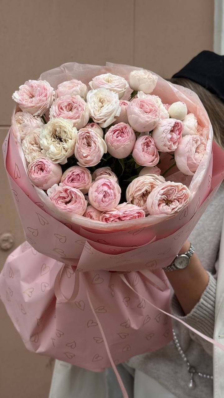 9 пионовидных кустовых роз "Чудный"