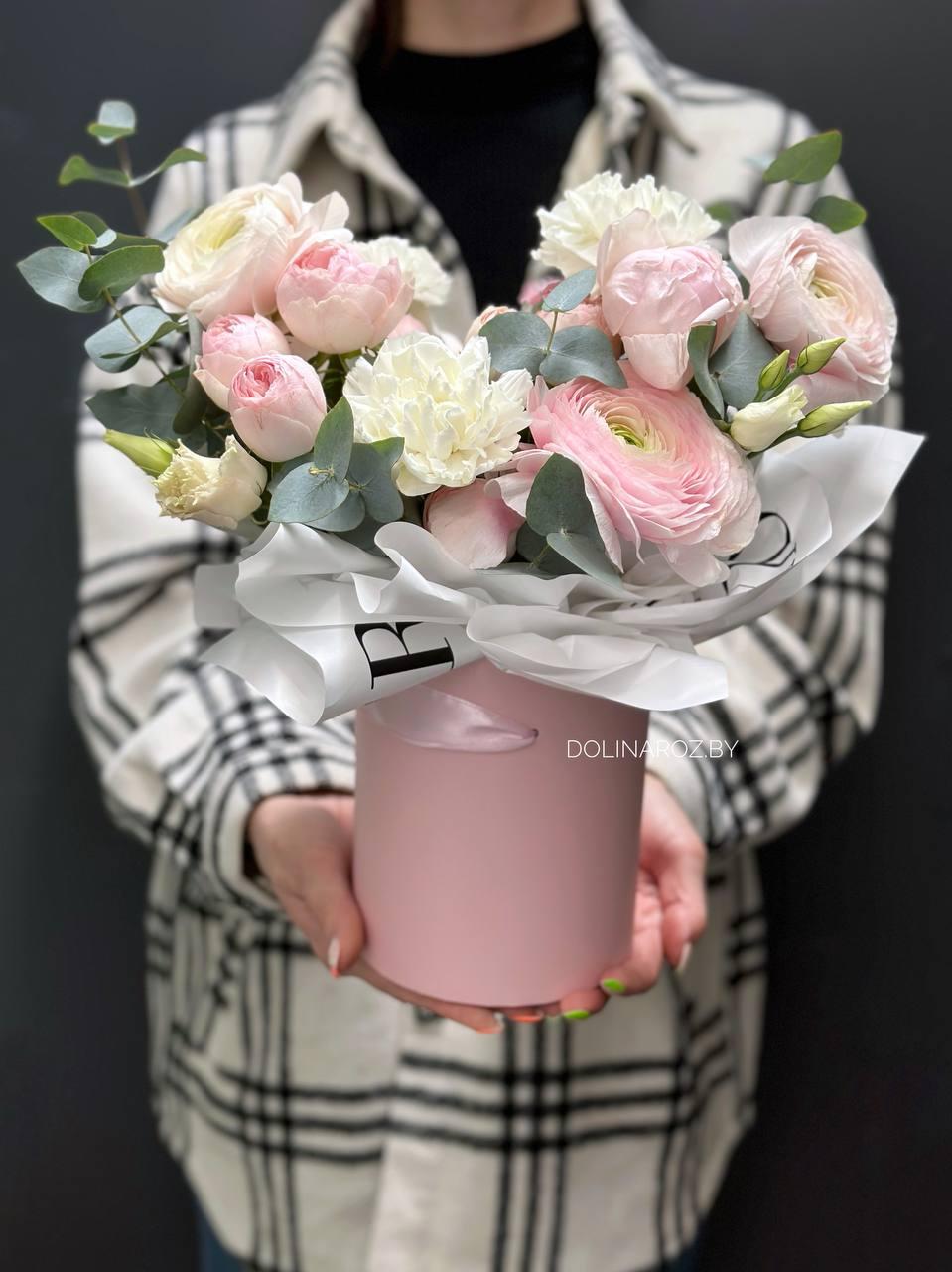 Цветы в коробке "Бело-розовая милота"
