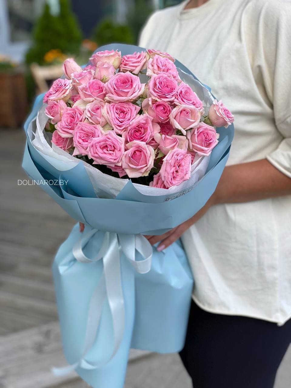 7 кустовых роз "Динара 7"