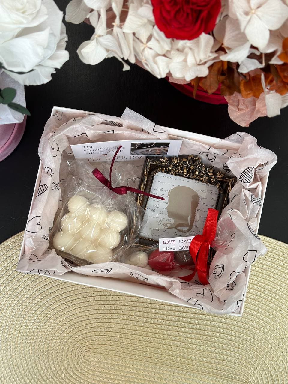 Flowers in a box Heart 17 roses