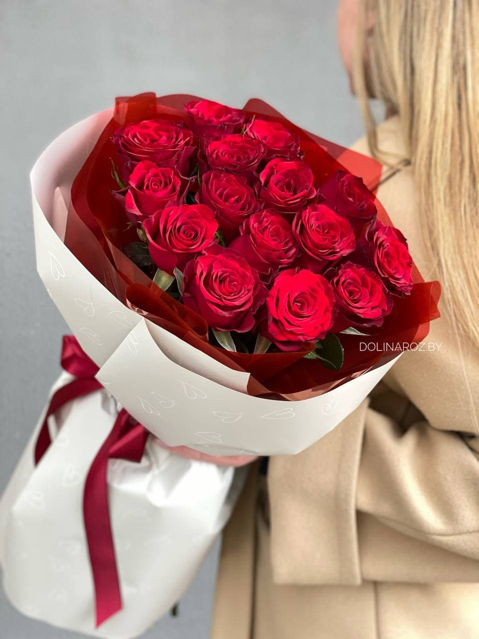 Букет роз "Ред Легенд 15 с оформлением"