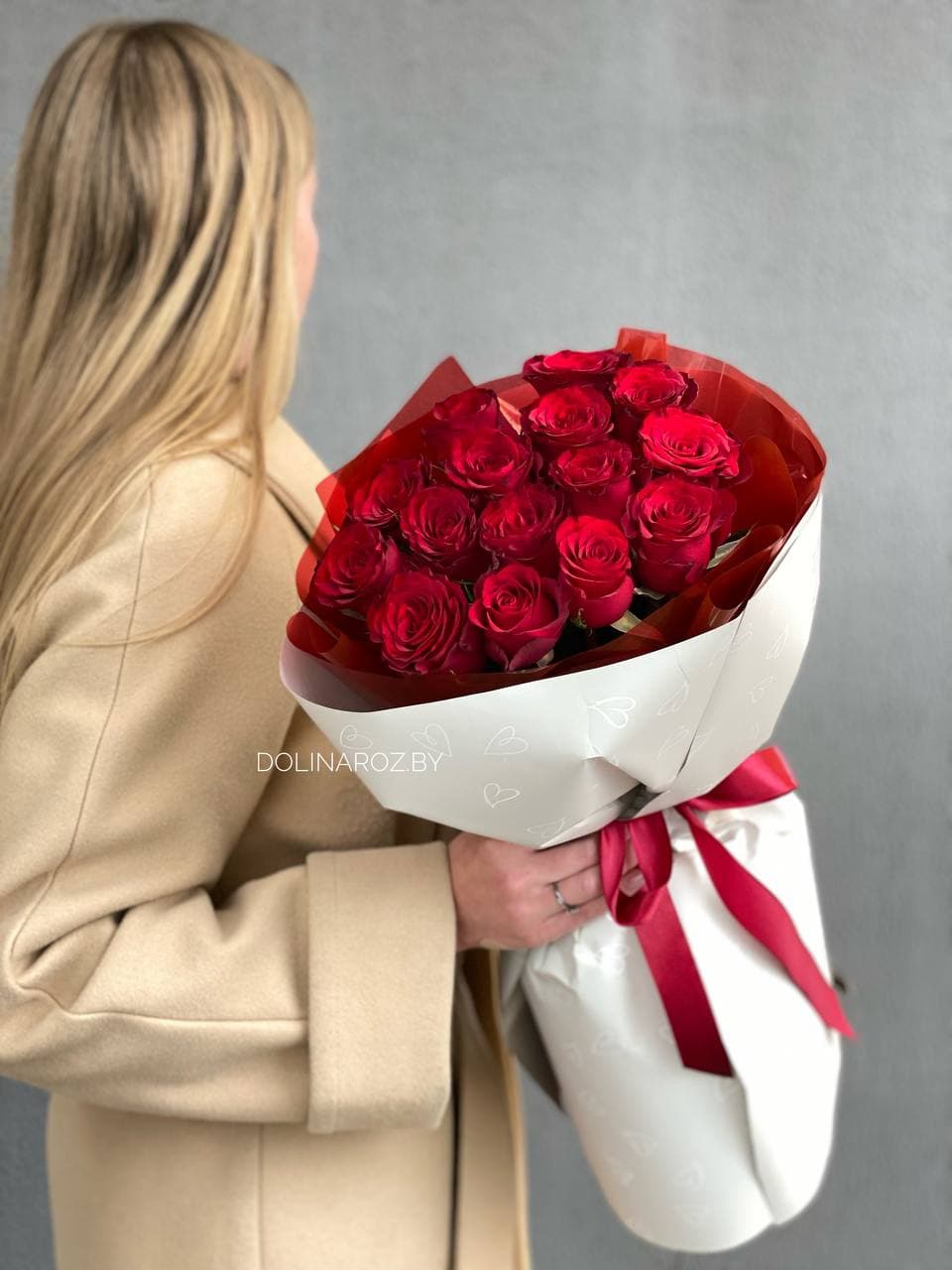 Букет роз "Ред Легенд 15 с оформлением"