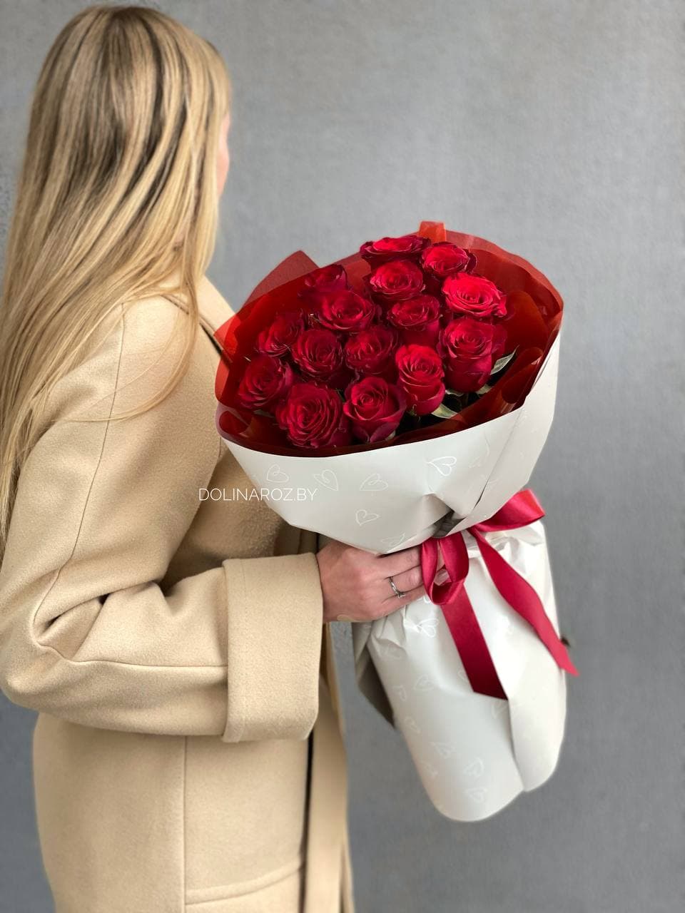 Букет роз "Ред Легенд 15 с оформлением"