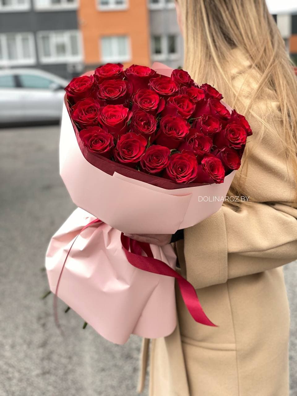 Букет роз "Ред Легенд 25 с оформлением"