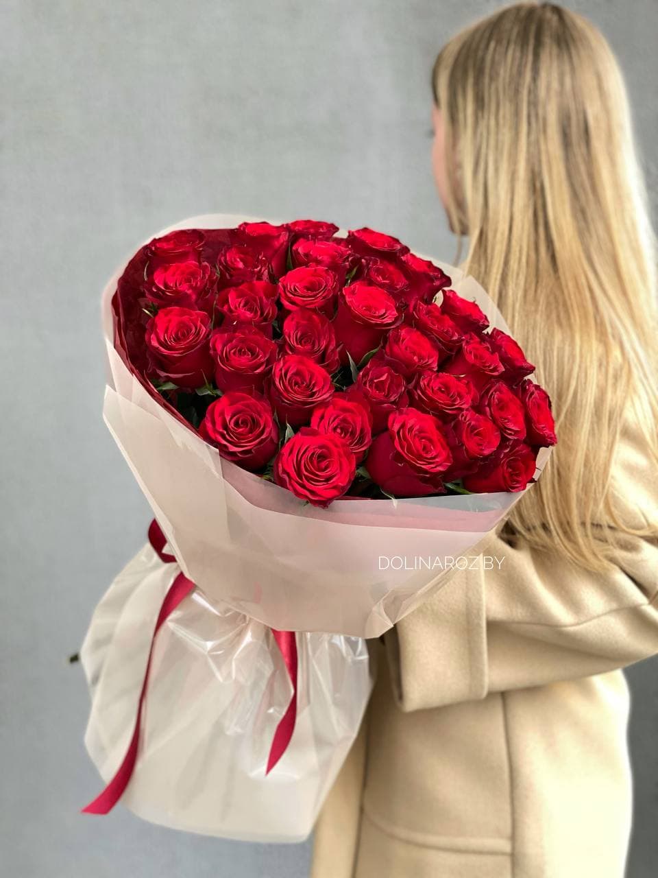 Букет роз "Ред Легенд 31 с оформлением"