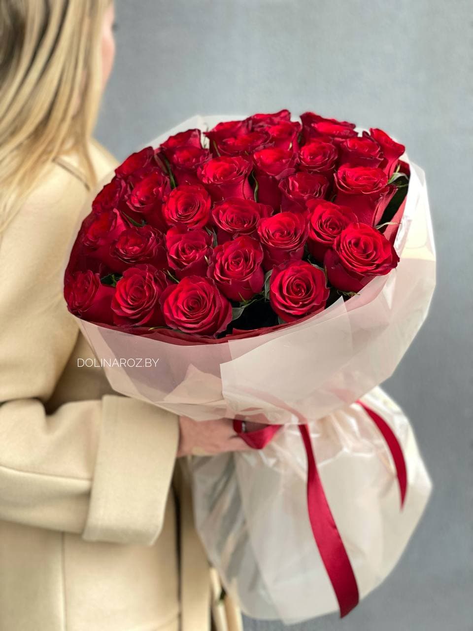 Букет роз "Ред Легенд 31 с оформлением"