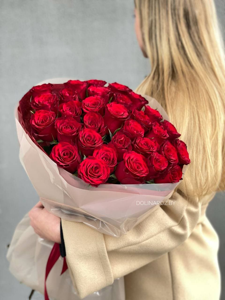 Букет роз "Ред Легенд 31 с оформлением"