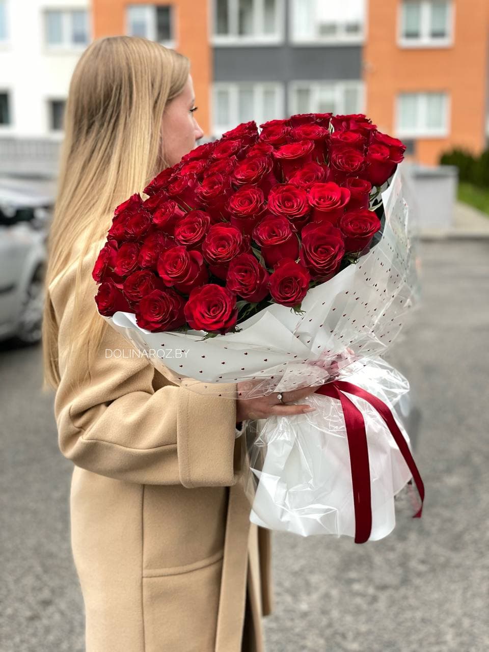 Букет роз "Ред Легенд 51 с оформлением"