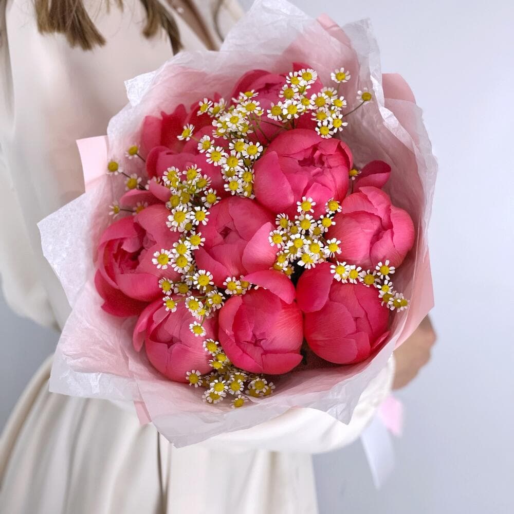 Составной букет "Корал Шарм с ромашками"